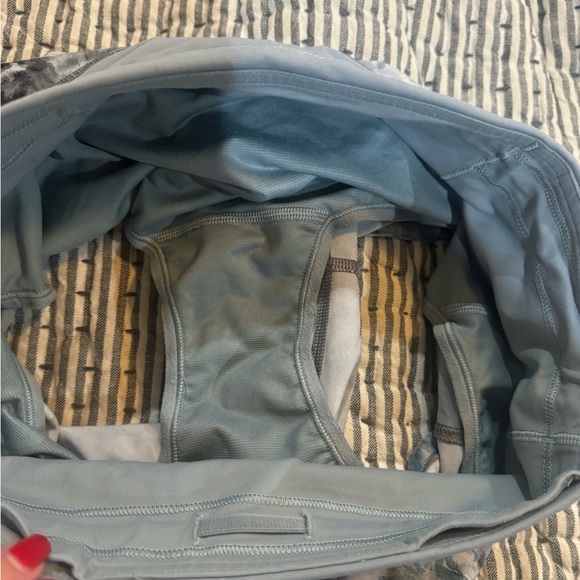 lululemon athletica Blue Athletic Shorts NWOT  sz 4 - Picture 6 of 9